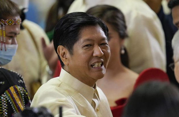 菲律宾笃定中国会保持克制？连夜出手给岛礁非法改名，但这次真不一样了！小马科斯总统