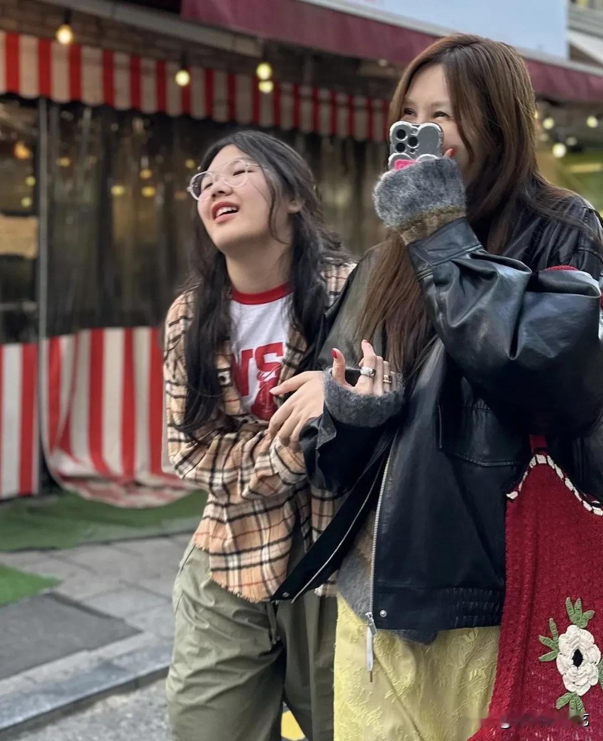 23日，演员严泰雄的妻子尹慧珍在自己的Instagram上写道
