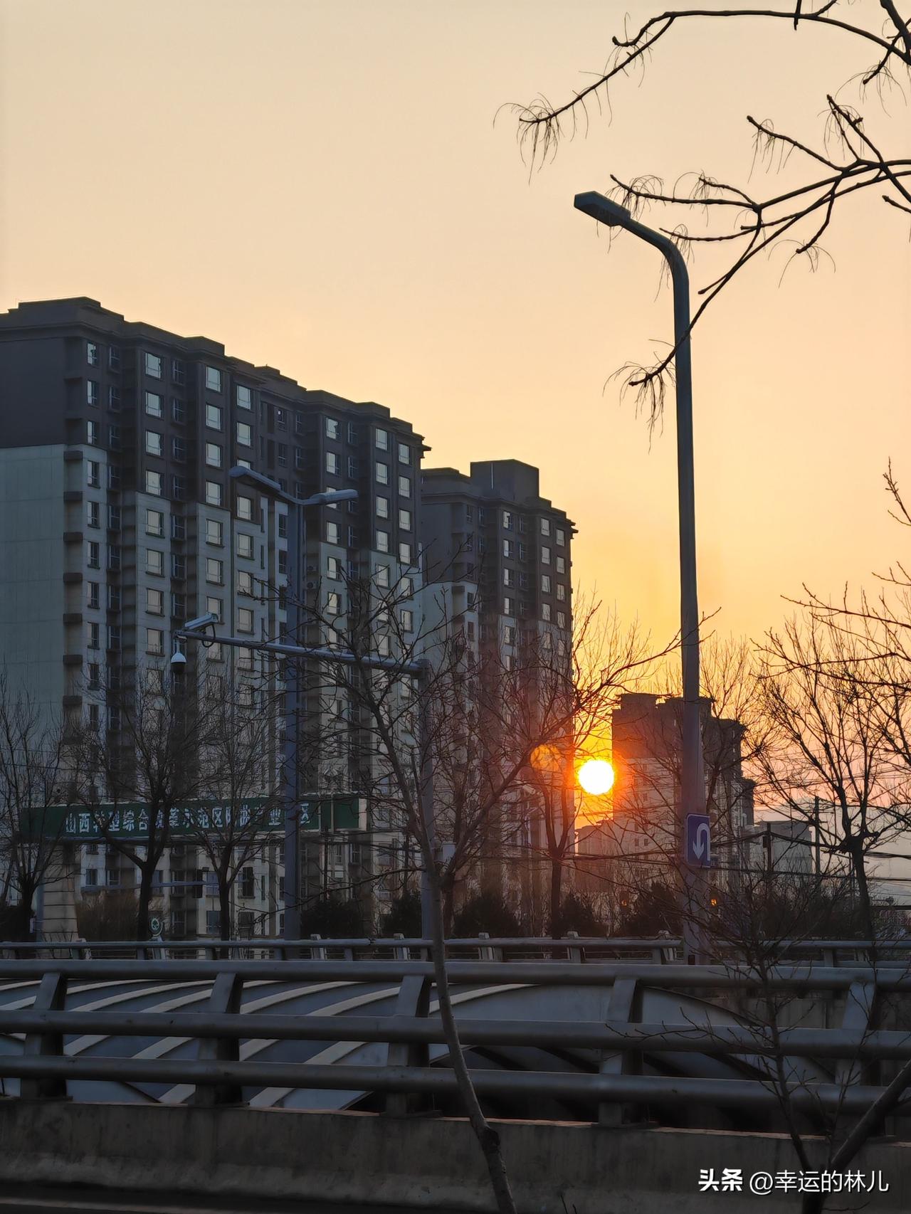 突然就到了，
一个年龄，
也许是一种境界，
都能理解，都能接受，
都能解决，
都