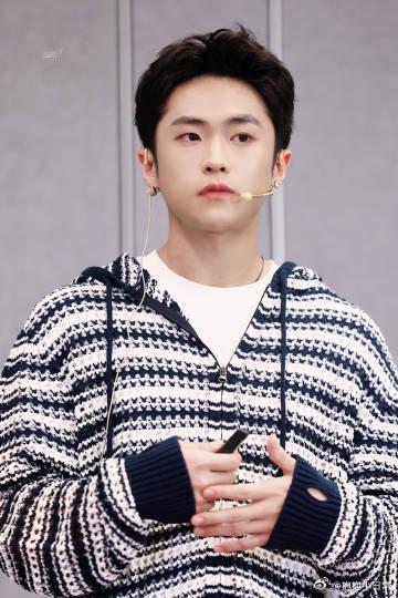 武星白挨两天骂了 之前看吐槽替武星捏把汗，直到看加更：他提妈妈路人缘时超骄傲，妈