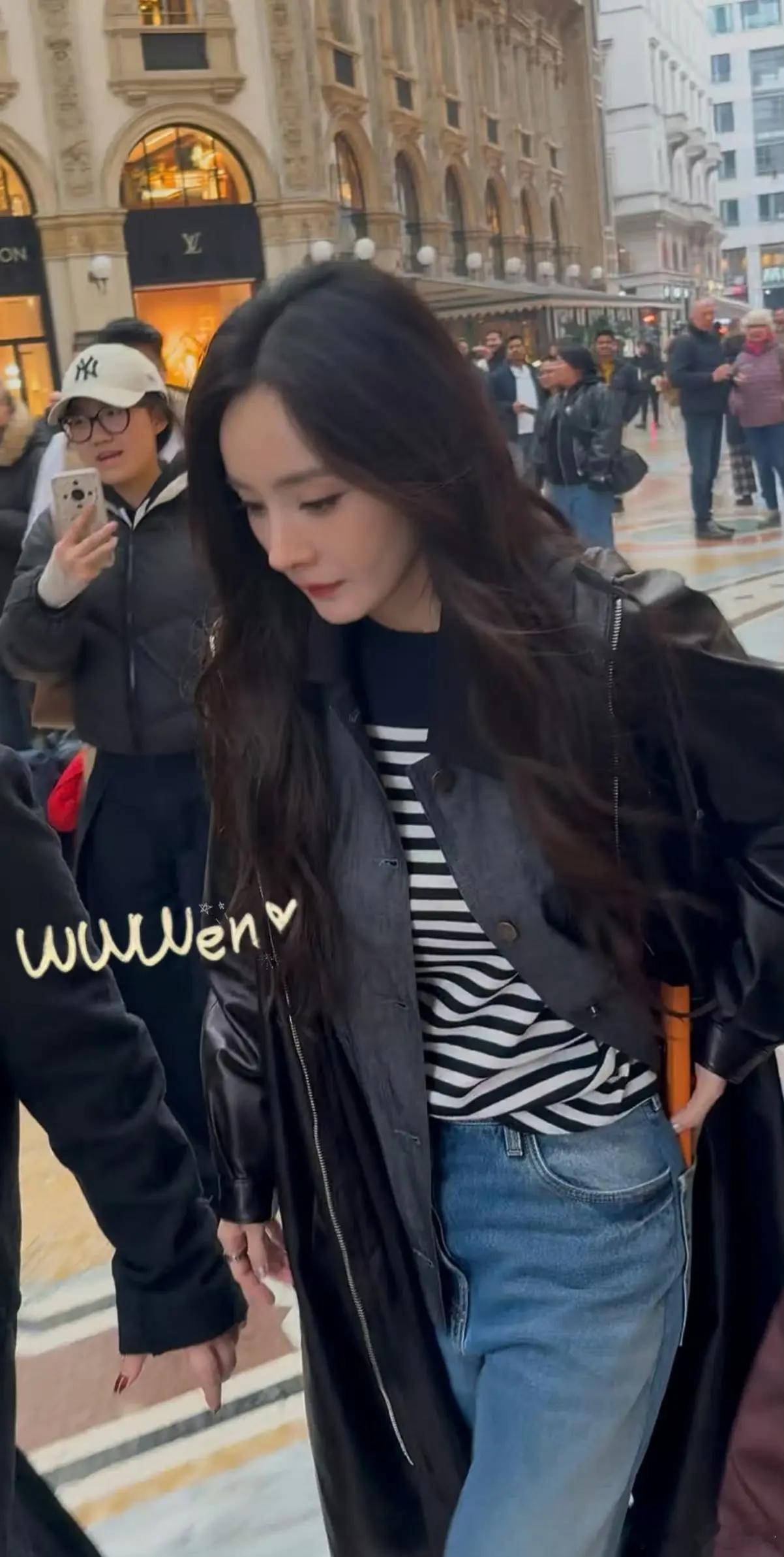 米兰偶遇杨幂逛店 网友在米兰街头偶遇杨幂逛店，直接炸锅！她作为品牌代言人去参加时