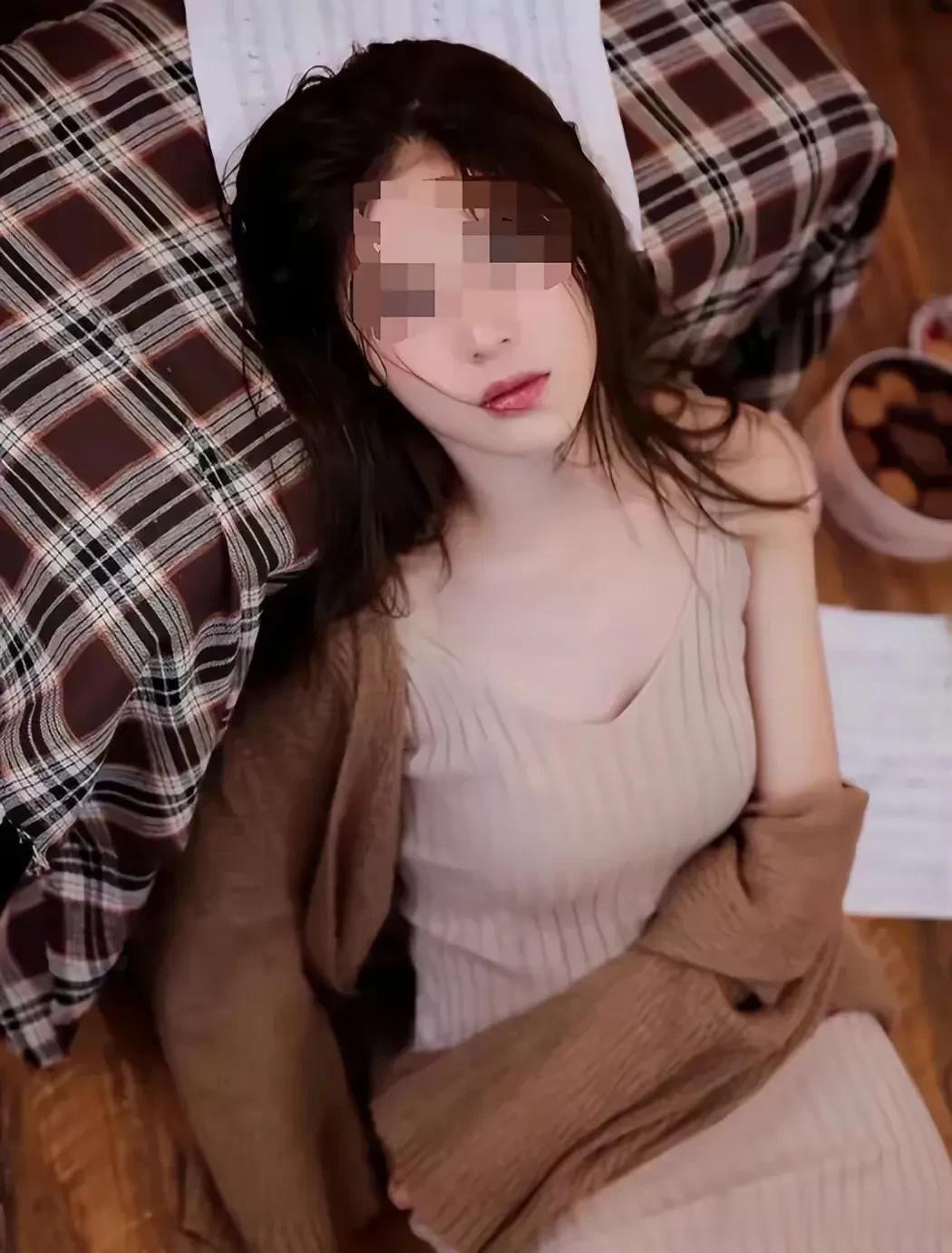 王芳是山东泰安人，一直在泰安工作。后来在工作中，她认识了来泰安打工的李磊。当她遇