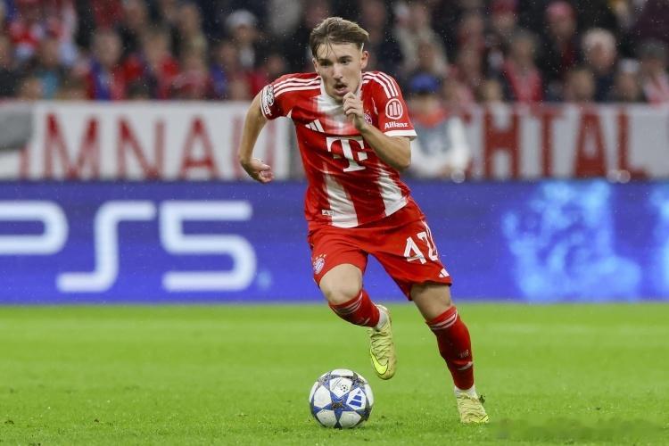 🤕 拜仁官方：卡尔右大腿后侧肌肉纤维撕裂，将暂时缺阵。 