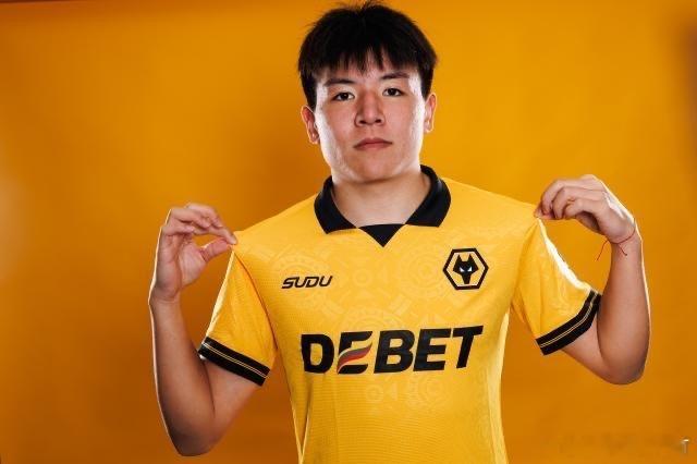 徐彬前往英国已经快一个月了，然而截至目前，除了在狼队U21的处子秀，被租借到巴恩