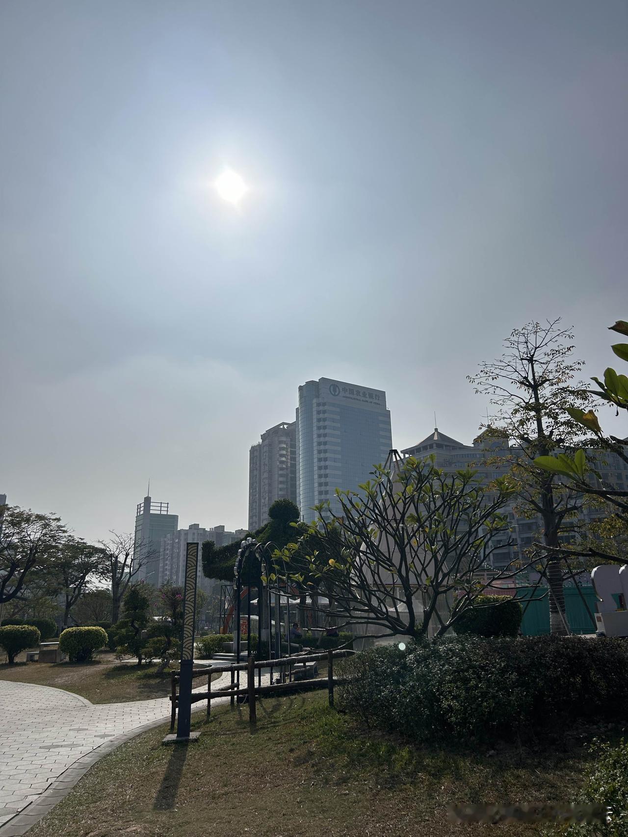 很多事情有时候是没有对错之分，只有立场之分。

站在不同的立场，这件事没有对错之