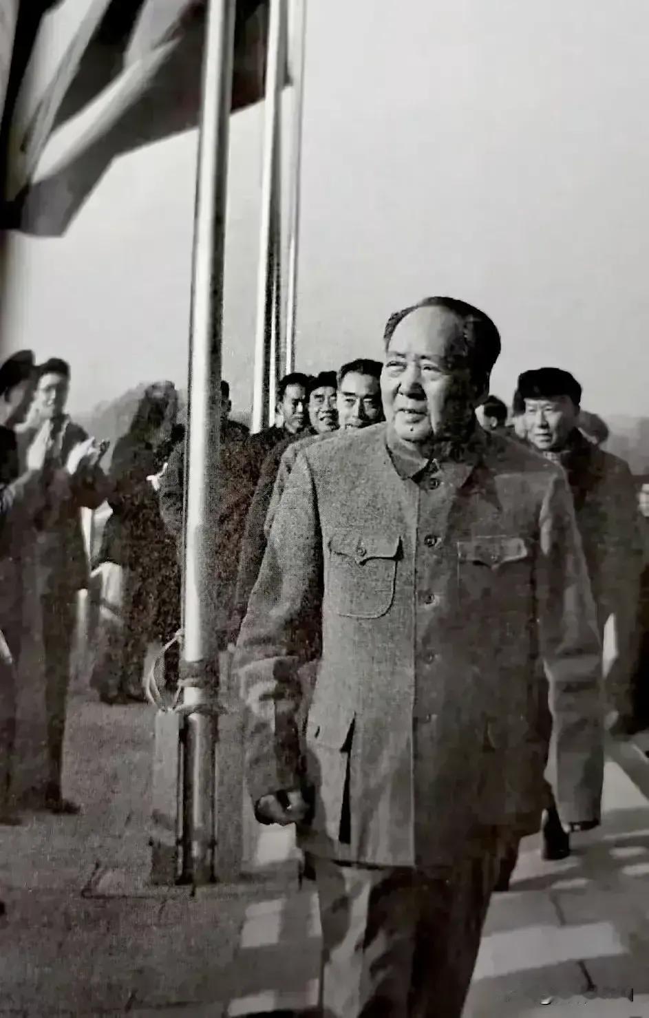 读书笔记：研读《毛泽东年谱》——问与答
问：毛主席为何电令优待日军浮虏？
答：1