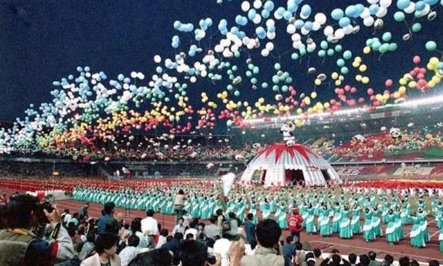 1984年，我国拿下了第十一届亚运会的举办权。可是当时的中国很穷，举办这样一场赛