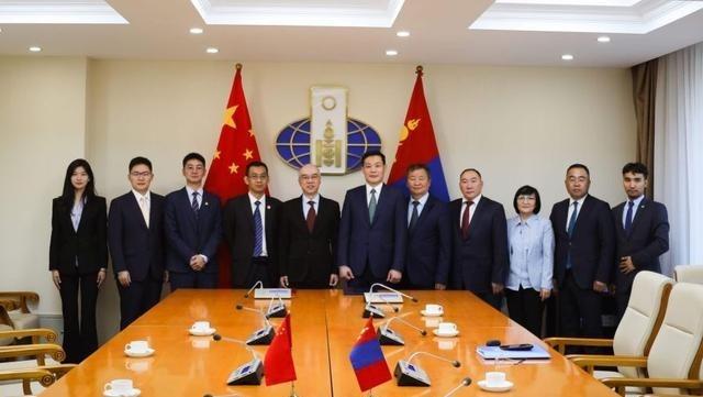 蒙古国与中国将第三次联合勘查两国国界蒙通社乌兰巴托 8 月 14 日电，蒙古国与