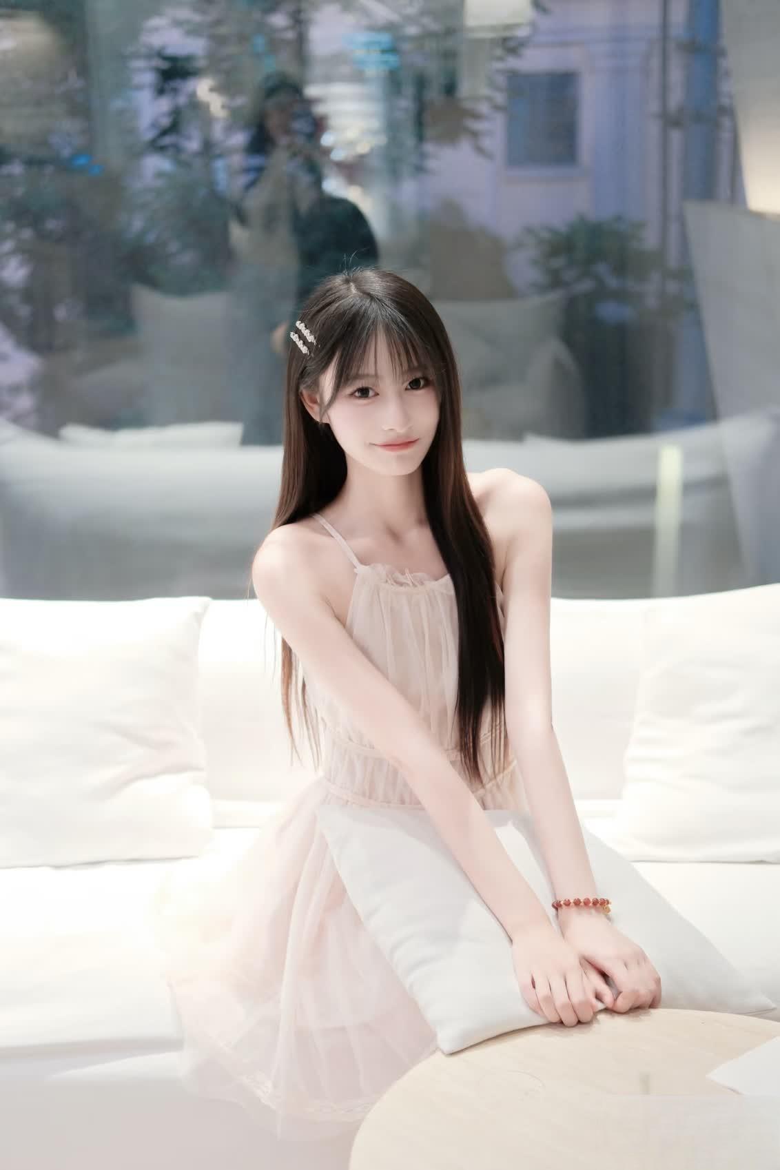 人这一生，能靠的只有摔不碎的自己”，我曾觉得“有人托底”既是幸运后来才懂“真正的