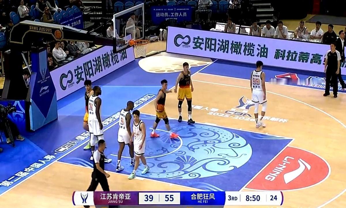 太离谱了！CBA的江苏男篮居然被NBL的合肥狂风半场按在地上摩擦18分！

现在