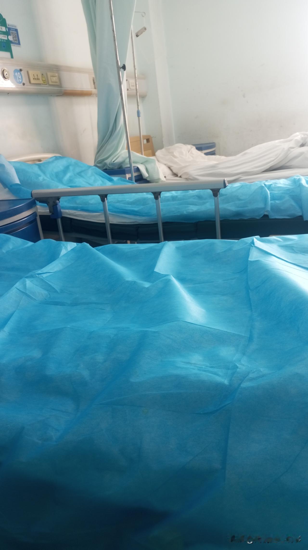 想问问大家有在医院里过除夕的吗？

新的一年解锁一项人生新体验，那就是在医院里过