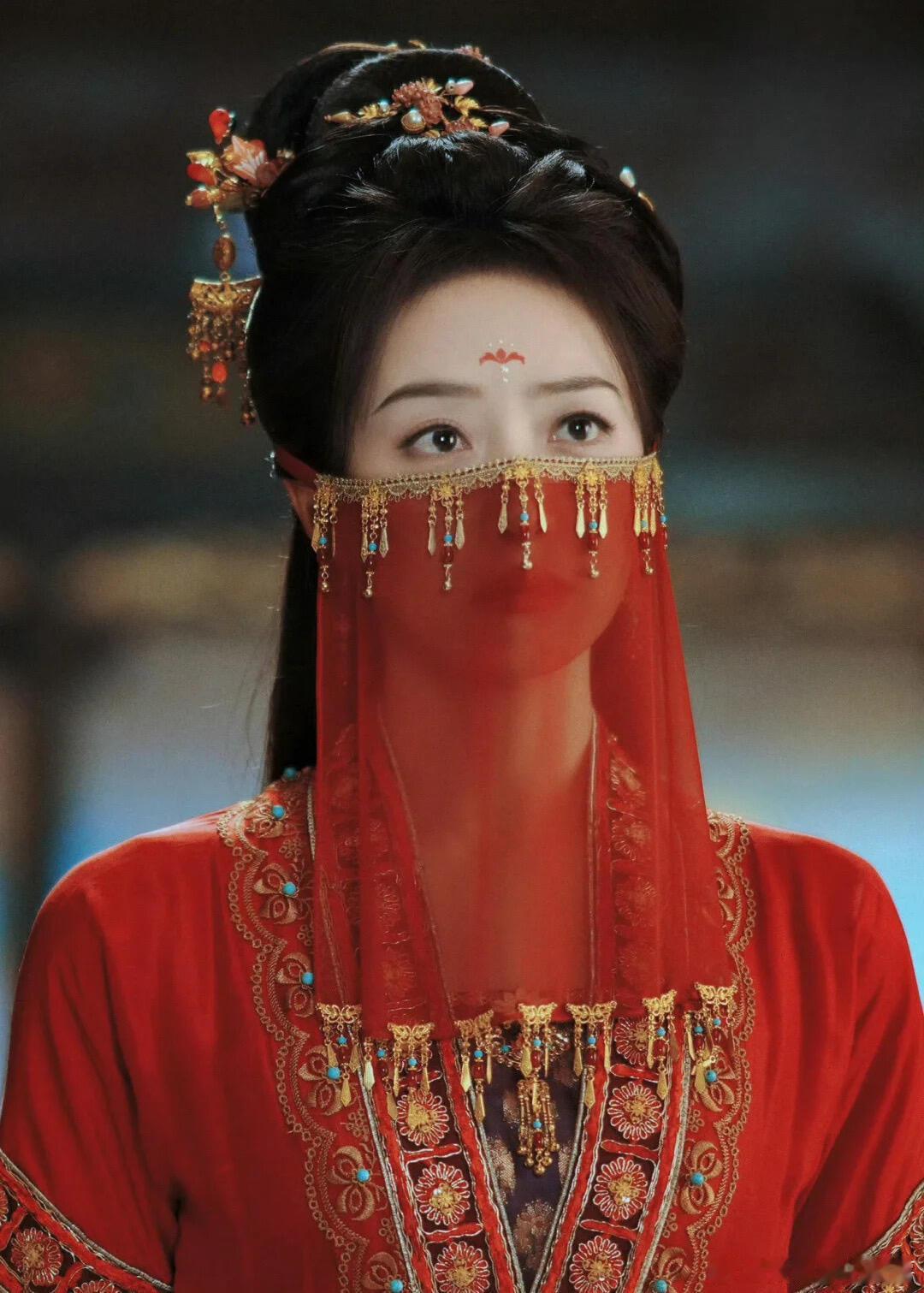 带着面纱也挡不住的美貌…有效摘面纱面纱之下是更美的一张脸宋茜山河枕｜彭小苒暗河传