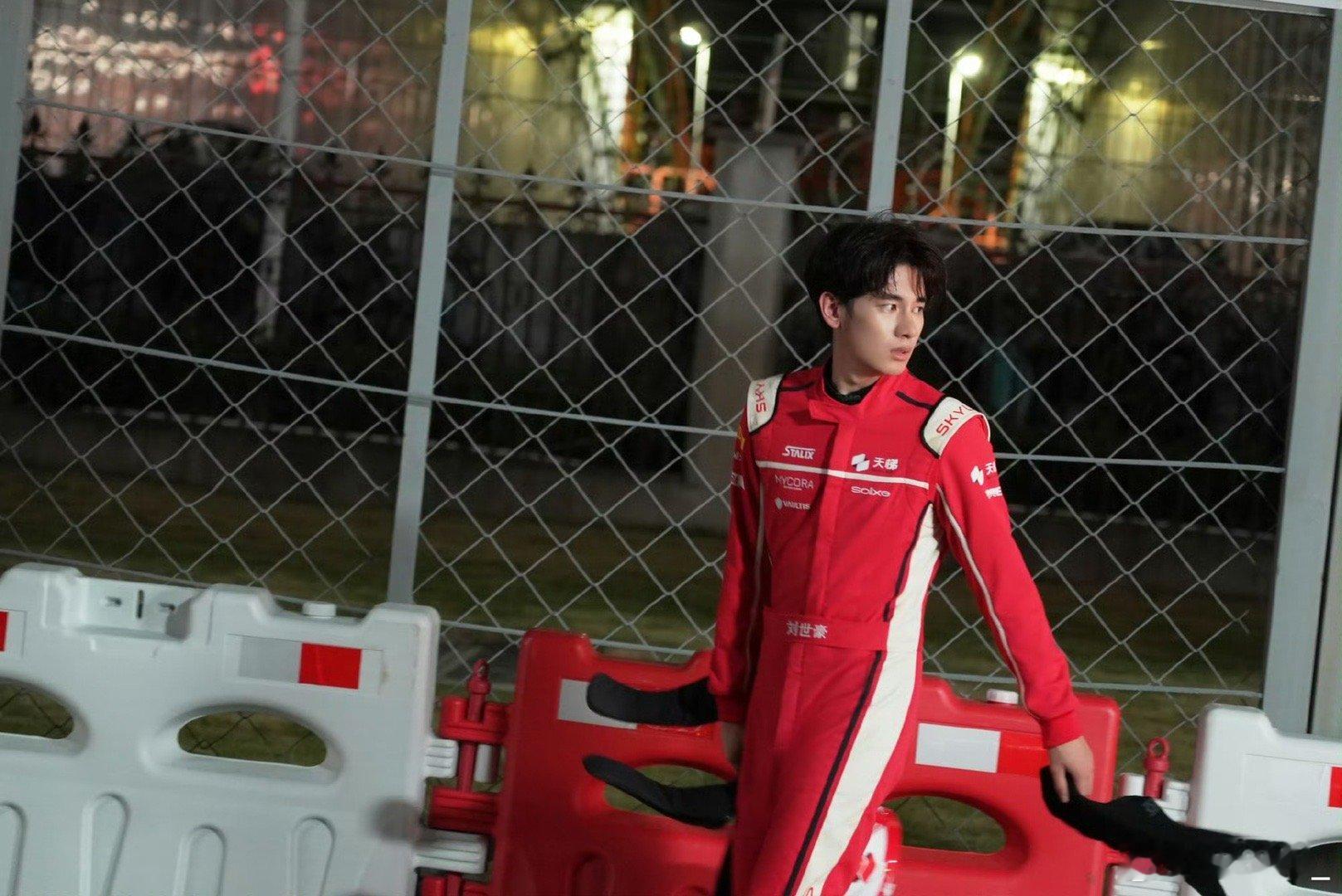 胡先煦天才落败9秒钟谁被飞驰3刘世豪戳中！耀眼天才遭人做局，9秒遗憾落幕，胡先煦