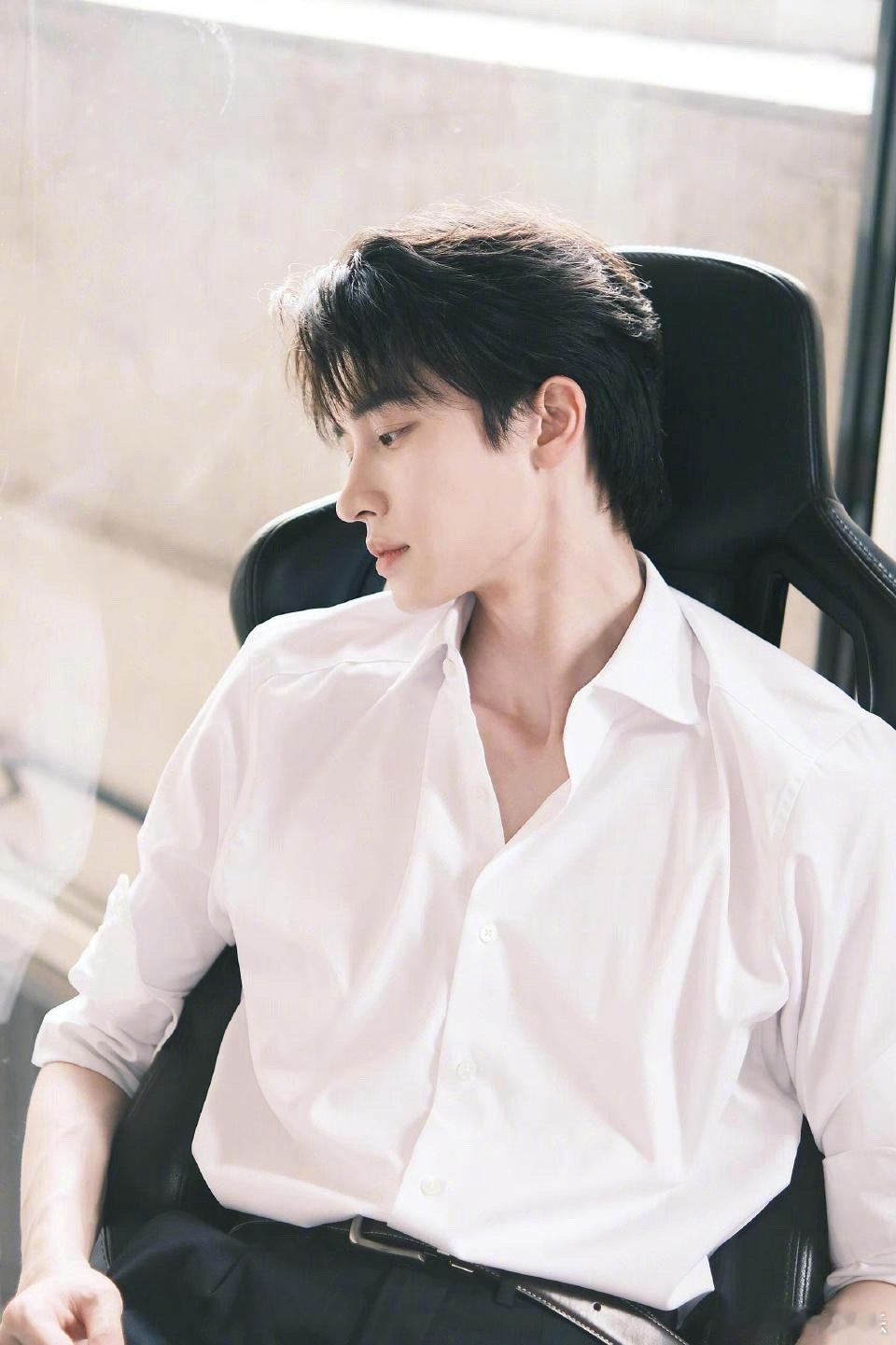 爱情保安方胜意也是颇有姿色 秦晓轩的颜值终于藏不住了！《骄阳似我》方胜意一出场就