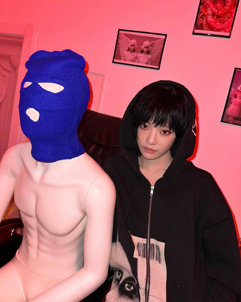 宁艺卓attention宁艺卓和裸体假人合照 宁艺卓attention！帅小宁！