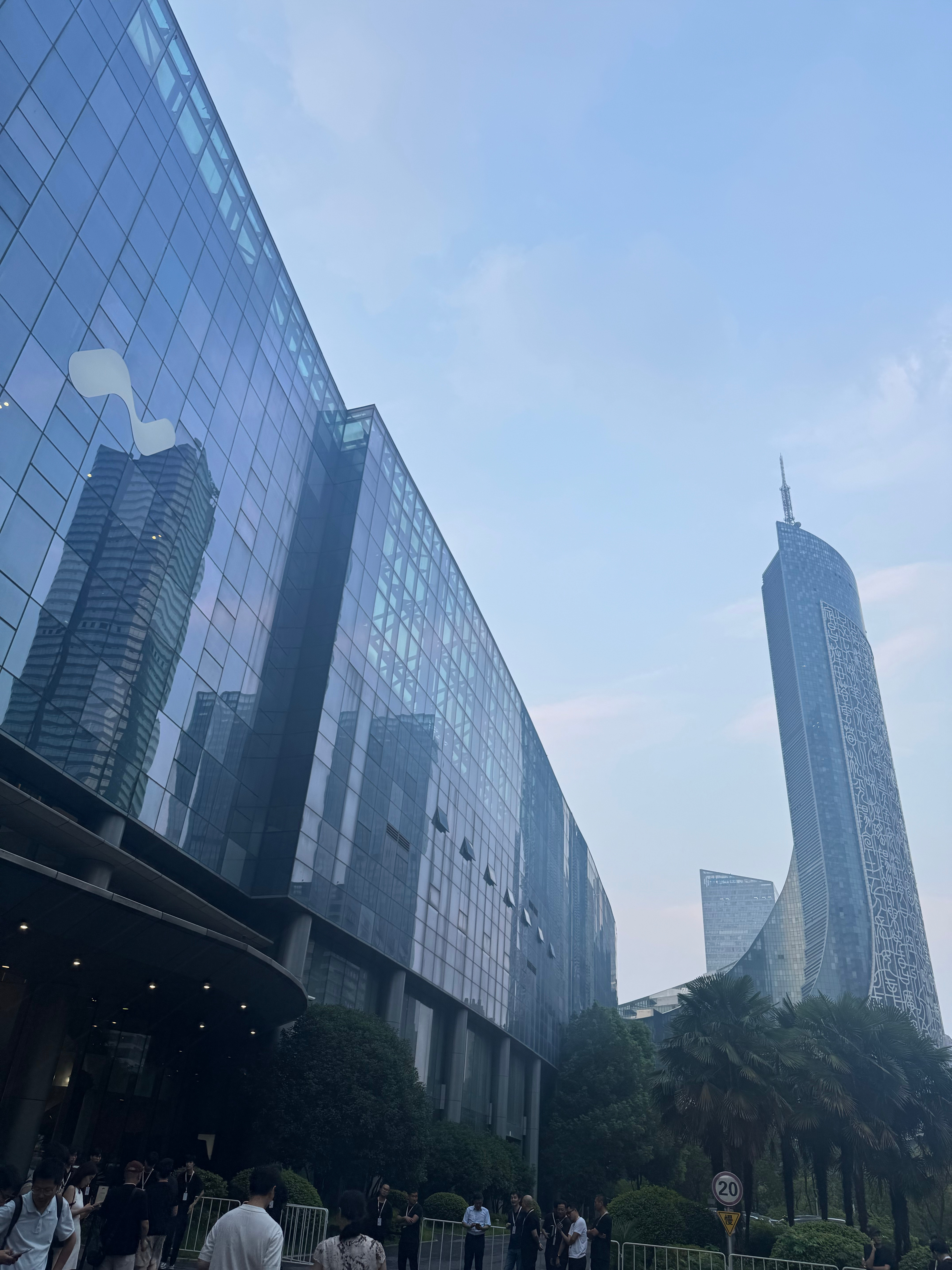 乐道L90，待会儿公布预售价，大家先盲猜一下价格  ​​​