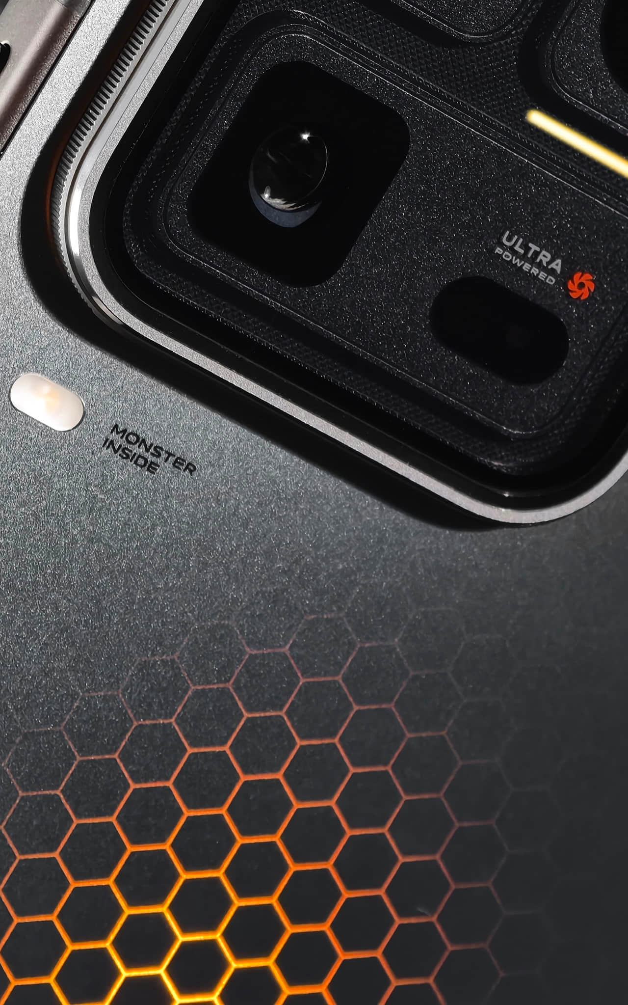 iQOO15Ultra外观太酷了 当流动的光能遇到机械的精密，设计便成为了穿越时