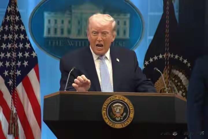 特朗普发帖说“月球是美国的”
美国总统特朗普可谓是一个发帖达人！他几乎不间断发布