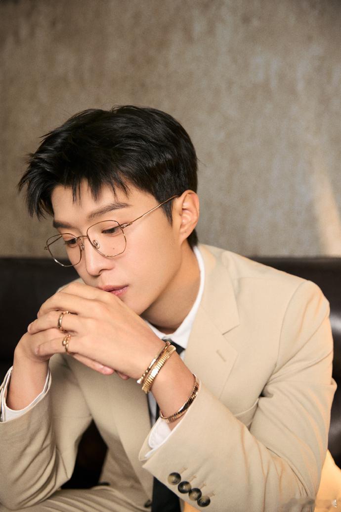 #范丞丞米色西装look##范丞丞米色西装矜贵感#范丞丞身穿米色西装所带来的矜贵