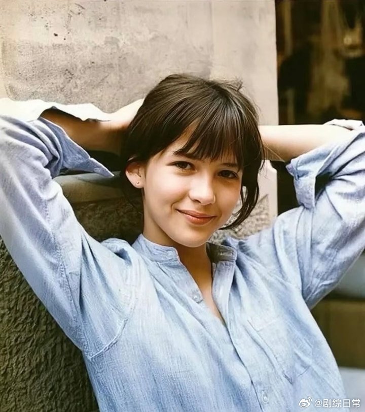 比papi更像苏菲玛索的人找到了逻辑闭环了：大张伟像papi酱，papi酱像苏菲