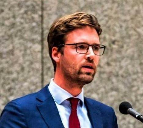 一个曾被中国实施制裁、受限无法进入港澳的荷兰政客，近期突然带领 17 家企业来华