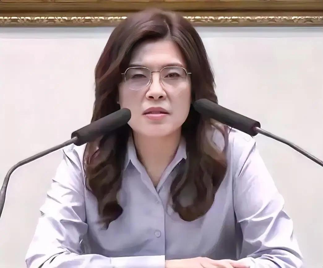 郑丽文公开发声，继表示慰问之后，以个人名义对大陆捐款200万新台币！
 
从金额