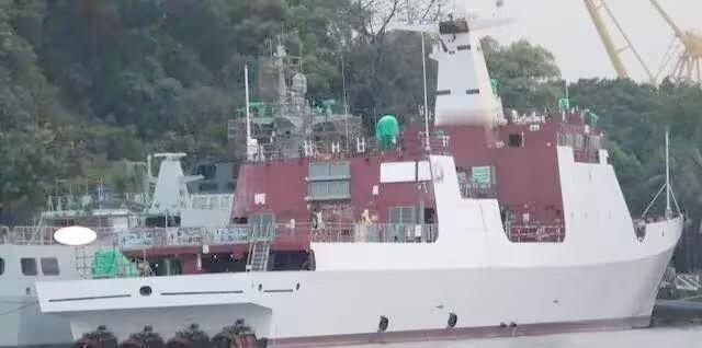 突然想到了这个带泵喷推进的试验船，图1是2000吨级试验船“海快1号”，4台国产