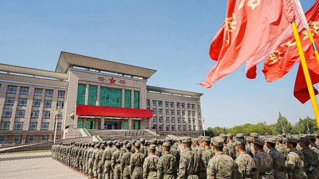 直招军官面试一些实用的准备建议：
深入掌握专业知识：根据报考岗位，系统复习相关学