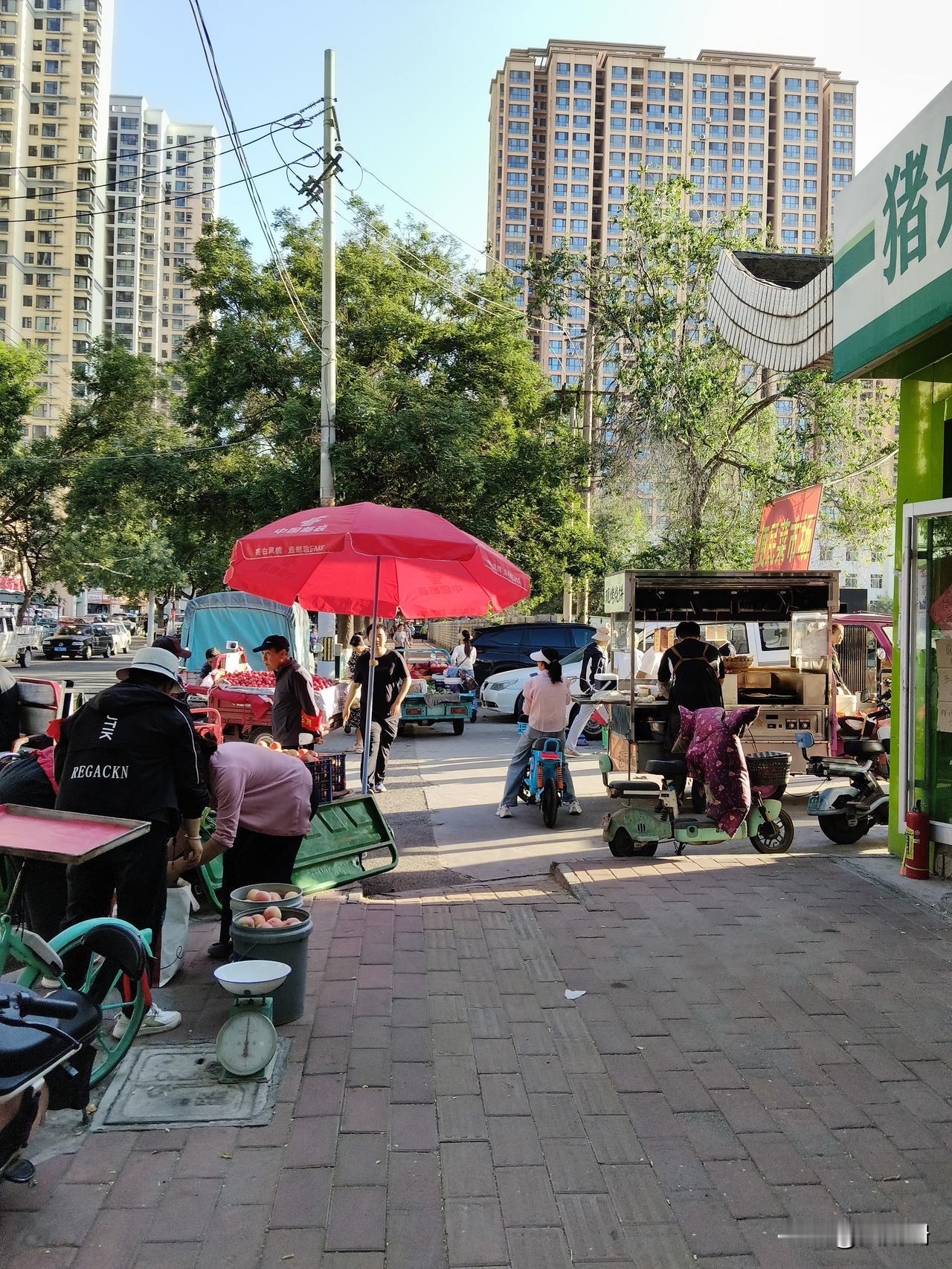 原来安宁区植物园的早市没有啦
没有想到几天没有去位于兰州市枣林路的市场竟然被取缔