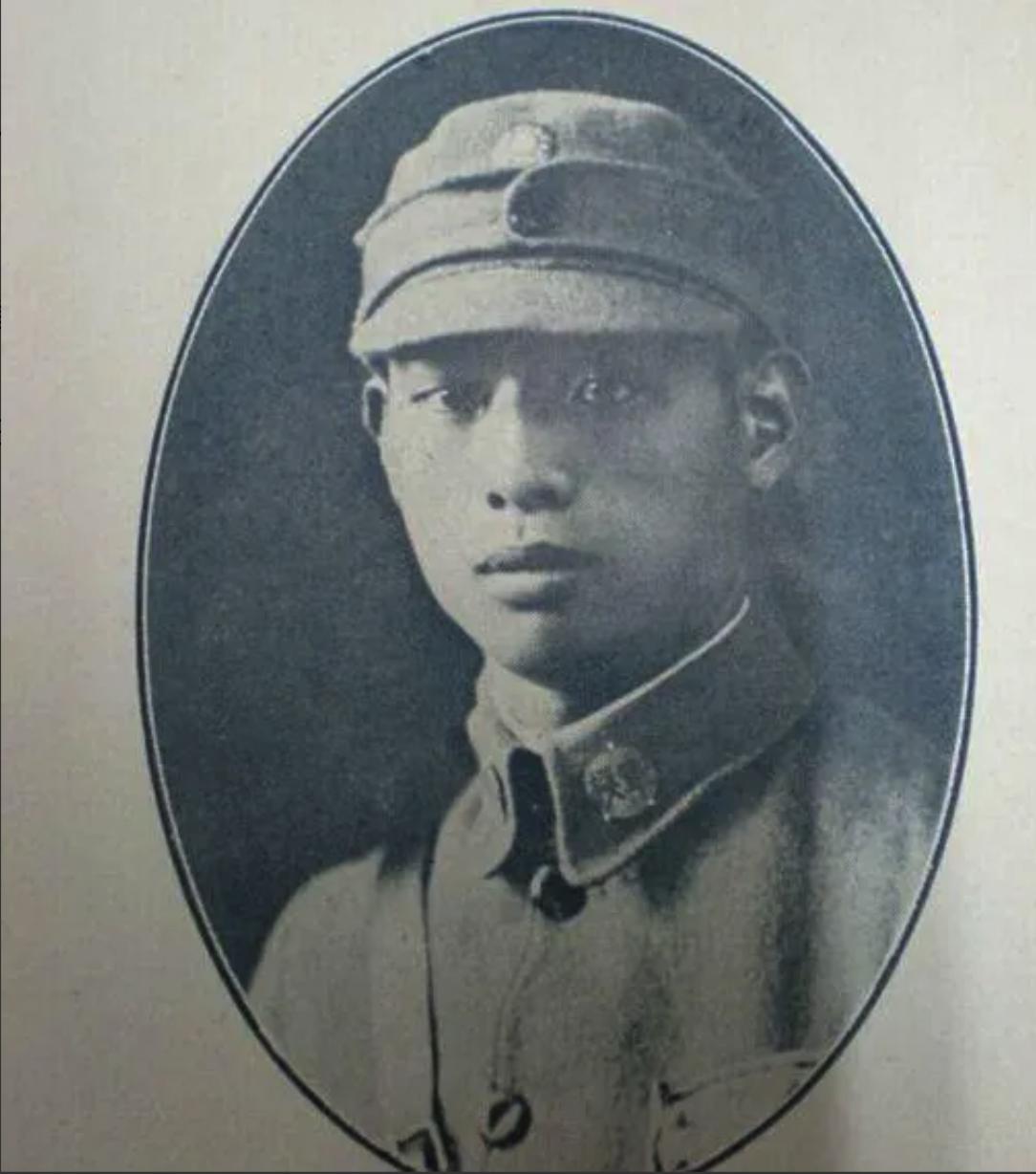 1939年，国军营长被日军包围，师长大惊，赶紧调人去救。史恩华却说：“鬼子太多，