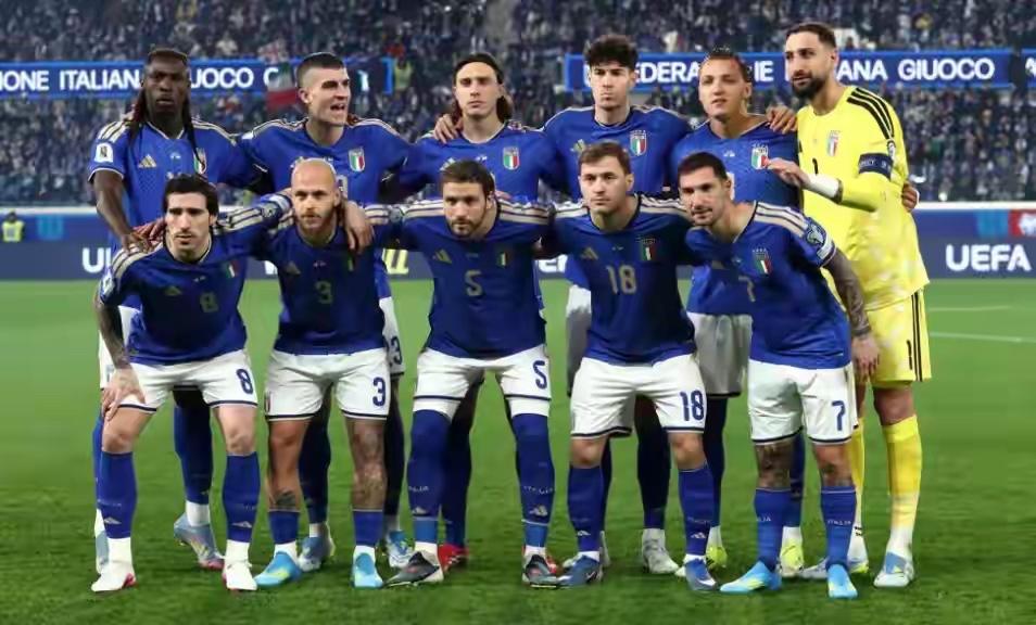 惊闻意大利再次无缘世界杯正赛！
俗话说：事不过三！
但意大利就是连续三届没有参加