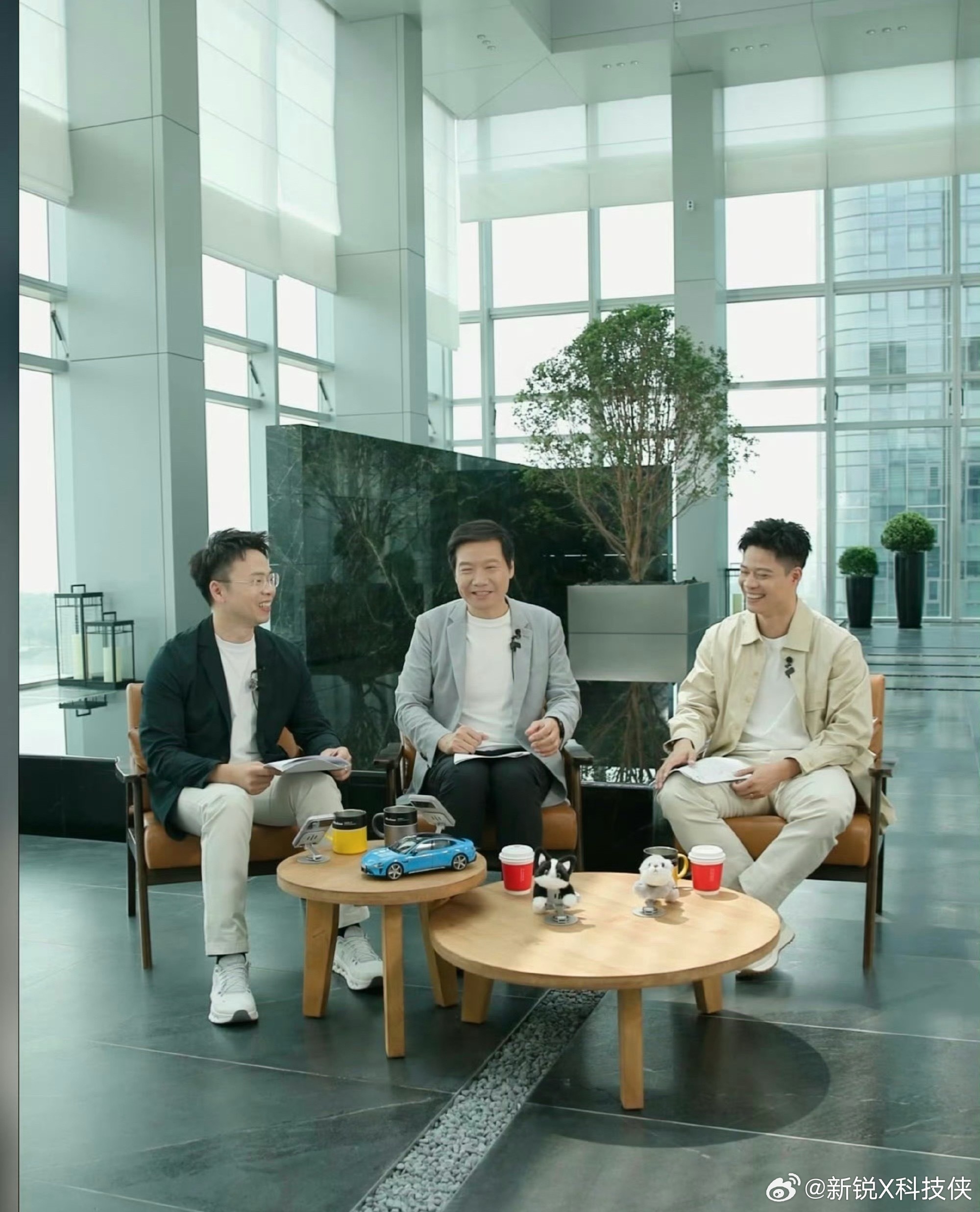 小米新品发布会这次小米SU7一发布，门店3天试驾就有5万人，锁单直接超3万，小米