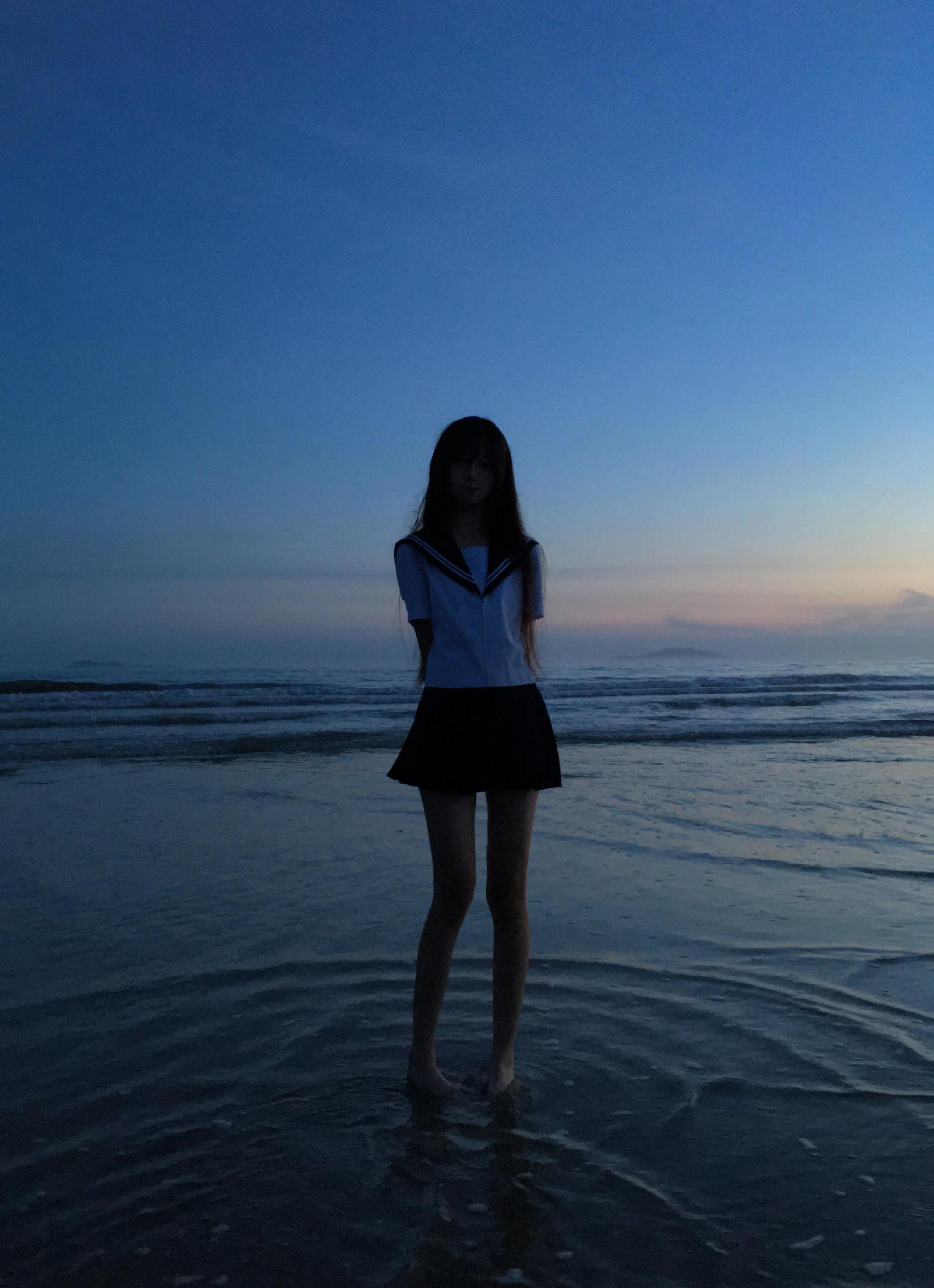 世界毁灭前 请对我说晚安