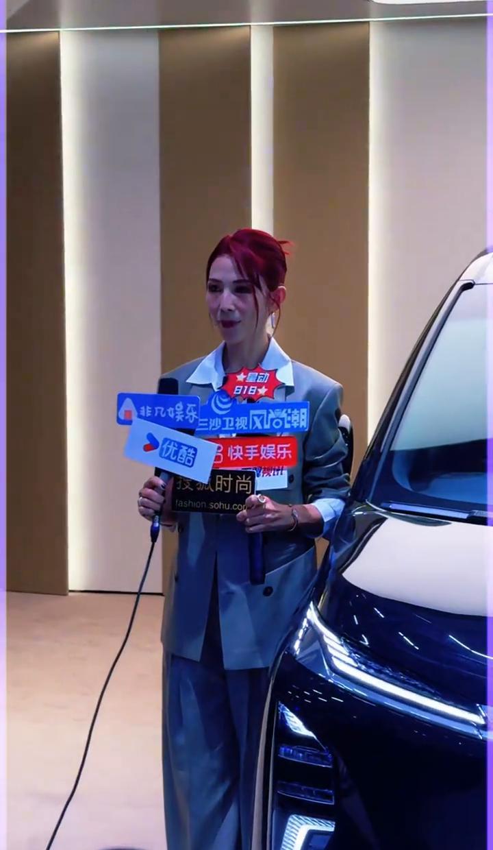 蔡少芬现身至境世家发布会，这波操作有点秀。
她不是来走个过场，而是真刀真枪体验产