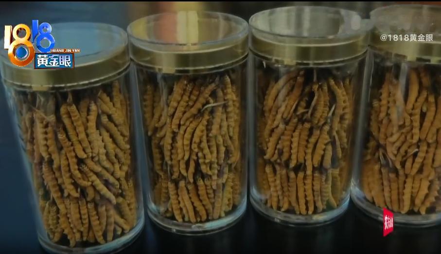 这谁能接受？
十几万的贵重物品弄丢了，快递公司竟想用百来块钱就打发人！
李女士早