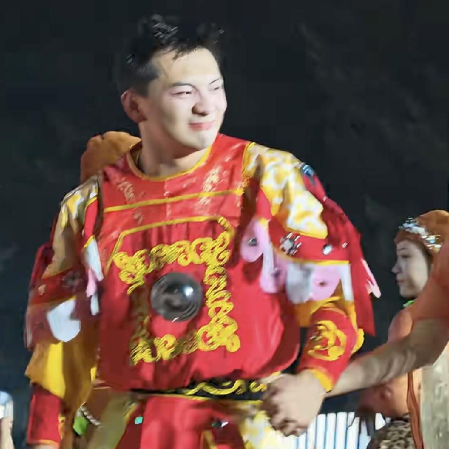 我提供的内容原封不动地放在文章的第一段，第二段开始你的续写。
 
雪饼猴这是官宣