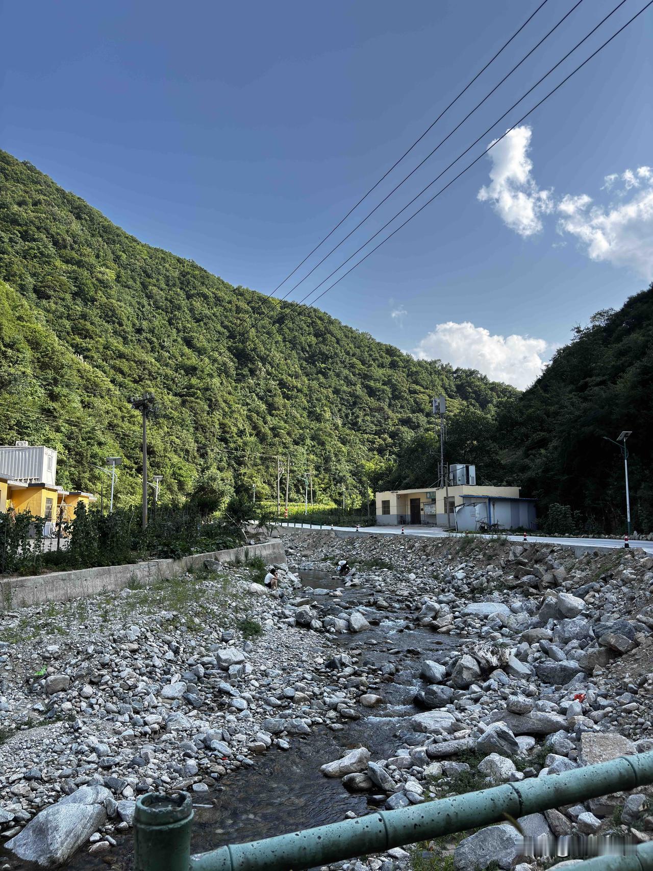 蓝田辋川镇西河随拍，这里山大沟深，离县城比较远，路也不是很好走，所以夏季来这里避