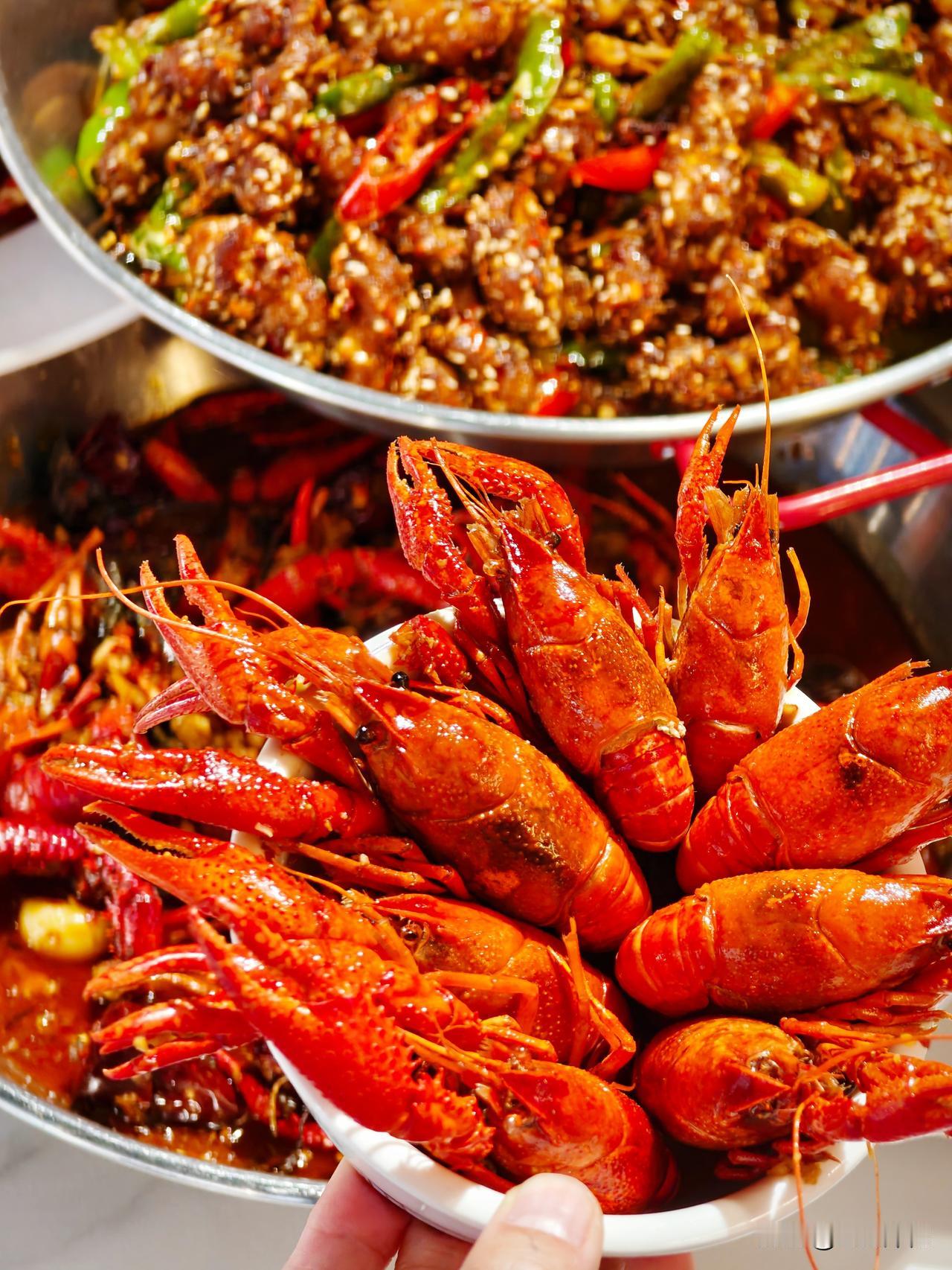 昆明！！🫡2026年好吃小龙虾已到胃！！

在昆明超喜欢的一家龙虾馆❗️
从读