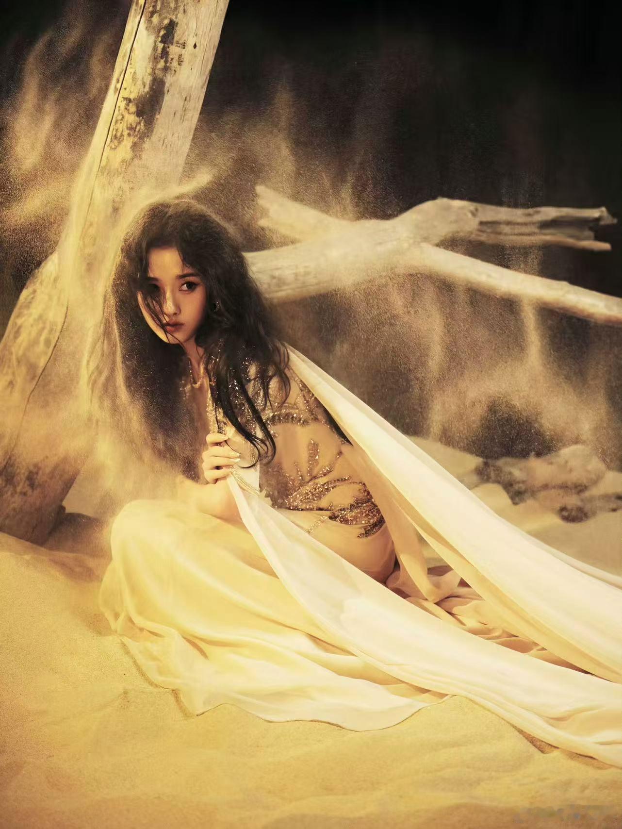 宋祖儿沙漠大片宋祖儿沙漠神女造型宋祖儿沙漠神女造型，好美，真是不错 