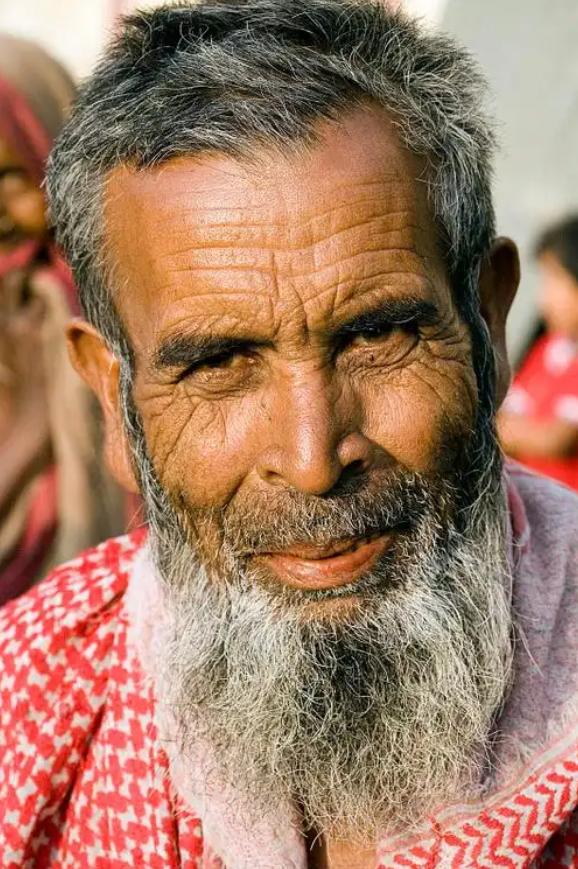 孟加拉国发现了一个很有趣的问题，凡是靠在中国旁边的国家，哪怕是国土面积没有超过，