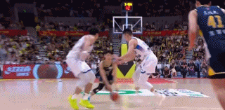 杜润旺终于投进底角三分，终于反超了…广东男篮vs宁波男篮