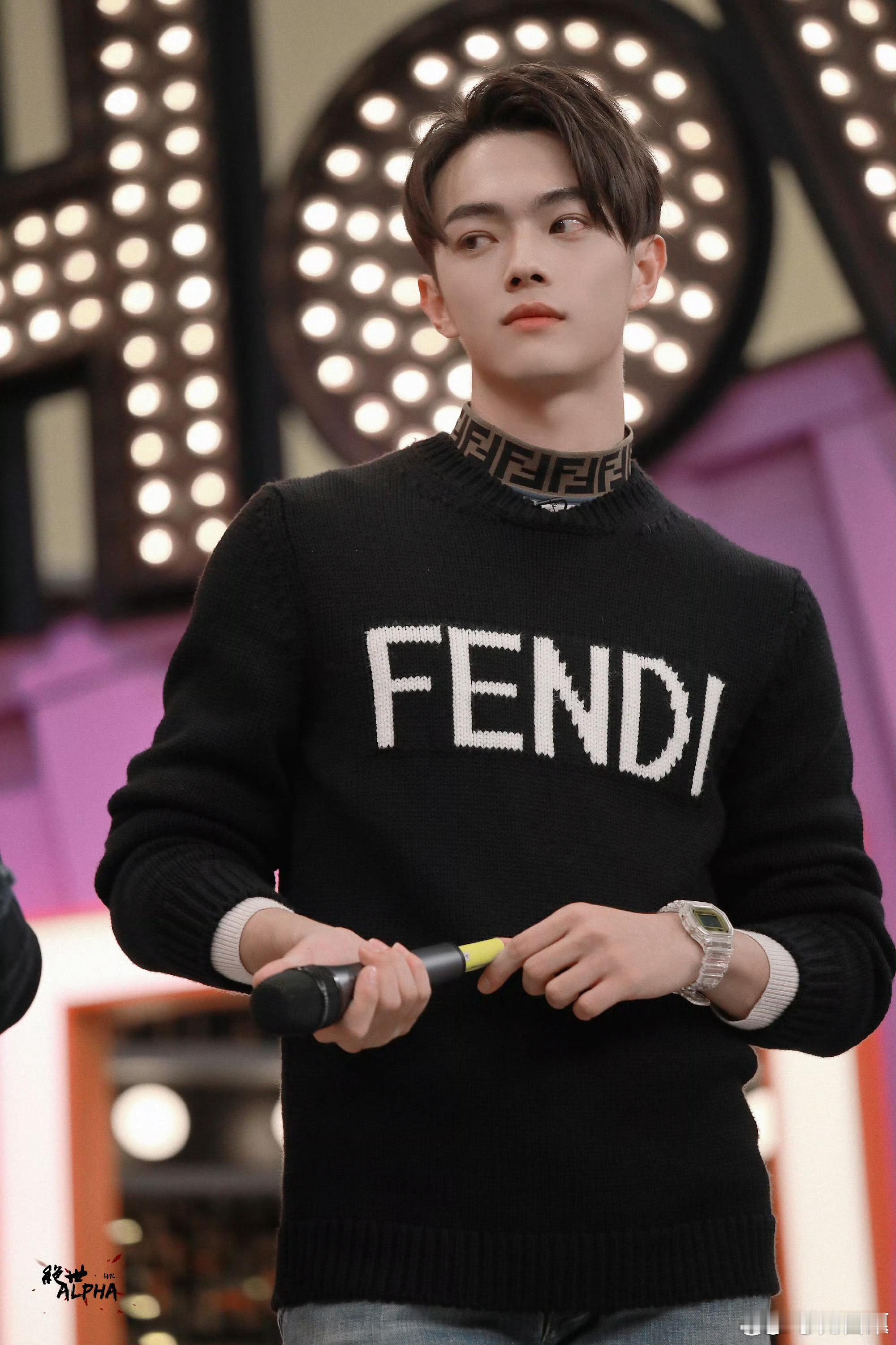 老哥穿什么都fashion 