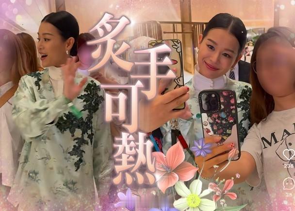 【On.cc】胡杏兒被粉絲圍實索合照　堅守笑容任影唔嬲藝人胡杏兒憑參演《那年花開