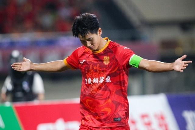 在入选u23国足之前，效力于重庆铜梁龙被称为中甲武磊的向余望，的确呼声很高，但真
