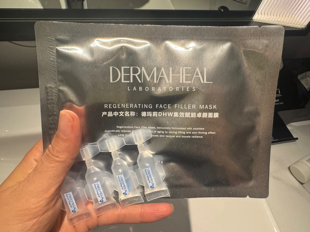 虽然风景很美，但西北真的又干又晒。这次幸好带了这两样。 	 德玛莉的面...