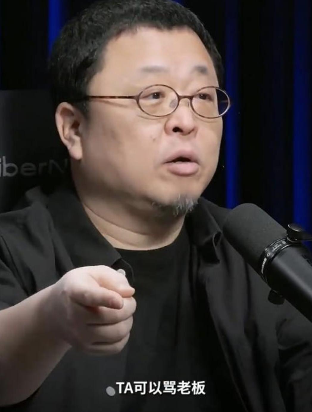 东方甄选这是咋了？明明、天权好几个老主播同一天官宣离职，初代F4彻底散了。有网友