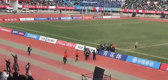 事发川超，后果很严重。
       在凉山3：3乐山的比赛后，一位凉山球员冲过