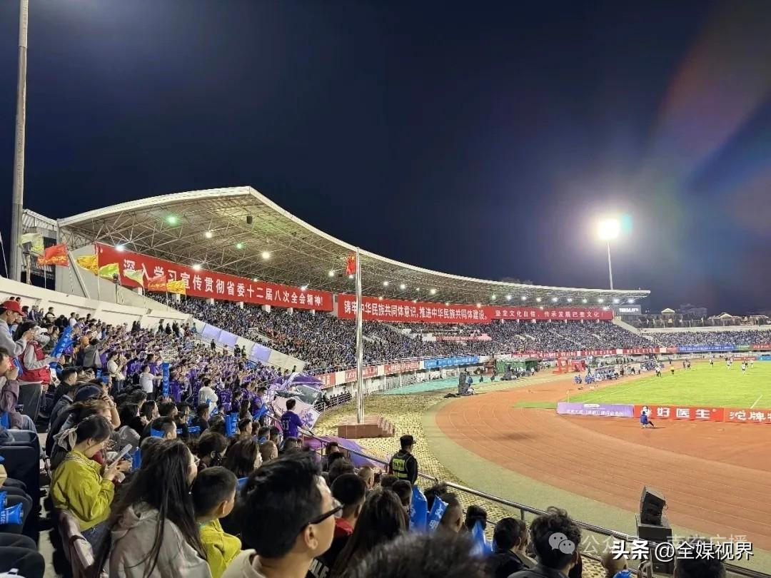 川超总决赛第二轮成都主场1：0小胜自贡，南充客场0：1不敌凉山，乐山主场5：0横