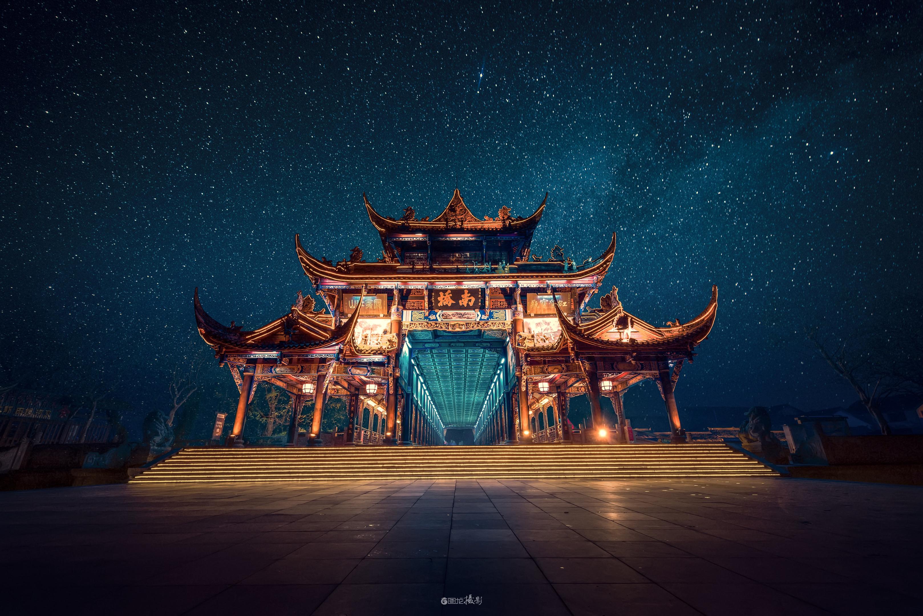 川西归途中的奇妙光影之旅。2018年1月，我与朋友踏上了一场充满挑战与...