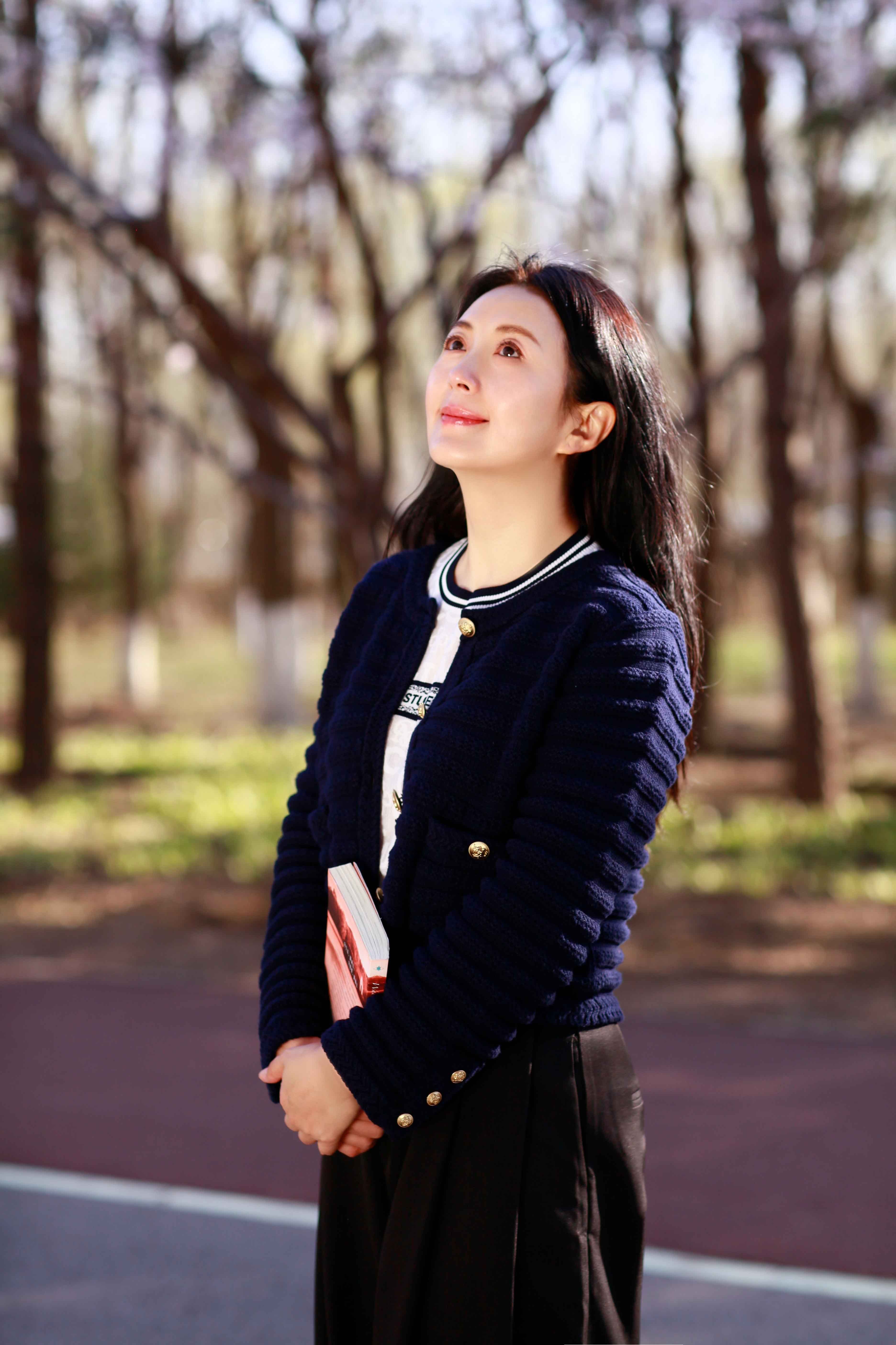 杨童舒综艺感藏不住了以前不知道杨童舒综艺感这么强呢！玩游戏卖力没架子，笑声魔性可